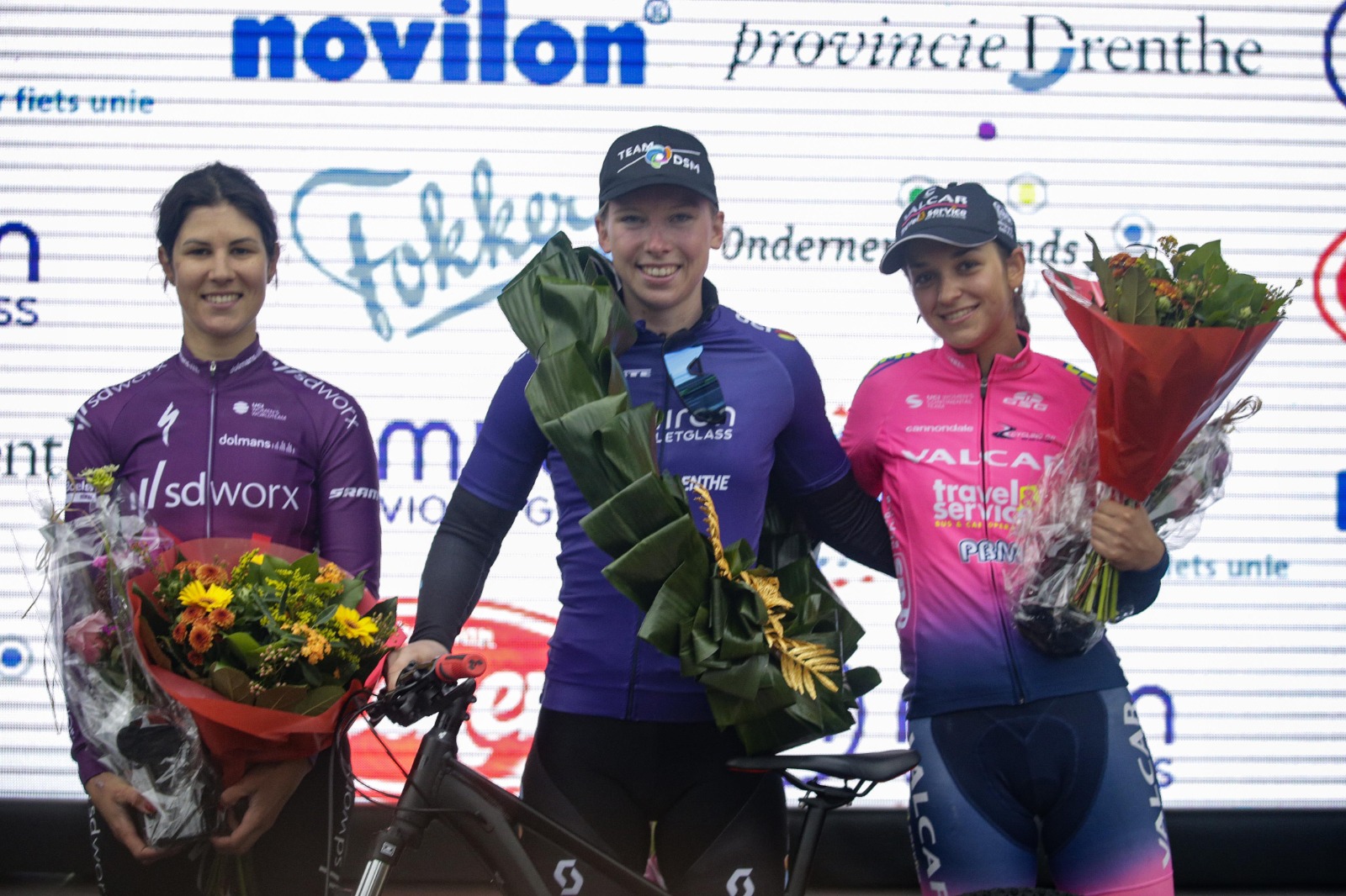 Il podio della UCI Women's WorldTour Ronde van Drenthe 2021 (foto Anton Vos)