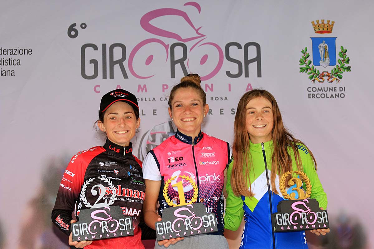 Il podio del Giro della Campania in Rosa 2021 (foto F.Ossola)