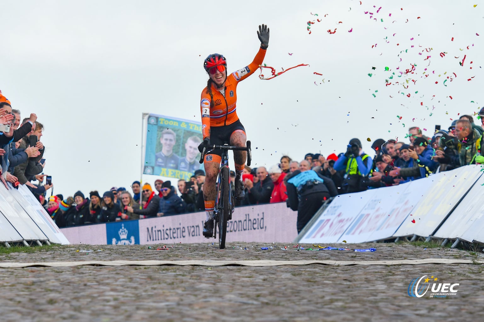 Shirin Van Anrooij vince il Campionato Europeo ciclocross Donne Under 23 2021 a Col du Vam (foto UEC/BettiniPhoto)