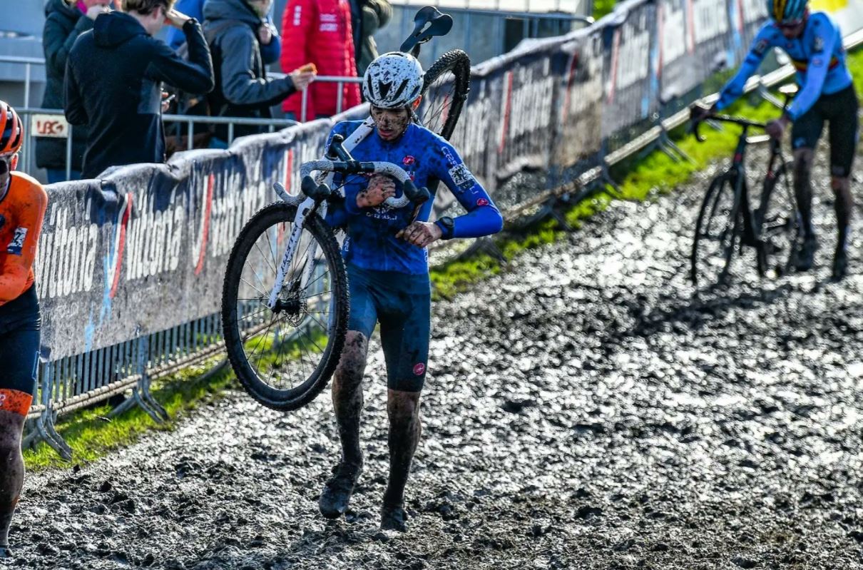 Luca Paletti in azione al Campionato Europeo ciclocross Juniores 2021 a Col du Vam (foto UEC/BettiniPhoto)