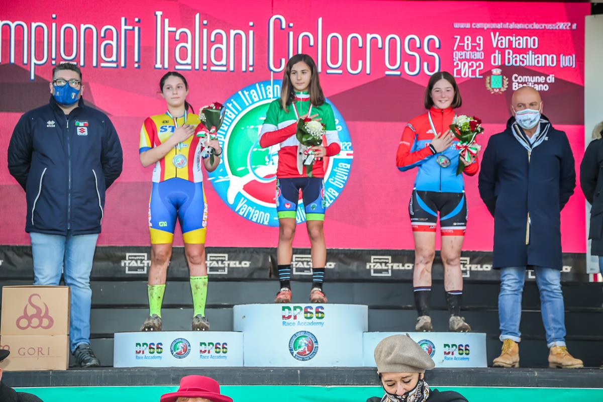 Podio Campionato Italiano Donne Esordienti 1° anno a Variano vinto da Nicole Righetto (foto Alessandro Billiani)