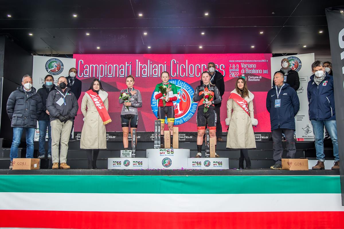 Podio Campionato Italiano Ciclocross Donne Under 23 2022 a Variano vinto da Gaia Realini (foto Alessandro Billiani)