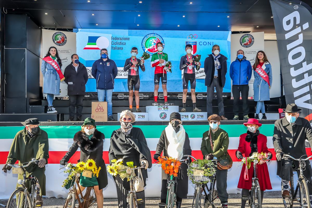 Podio Campionato Italiano Esordienti 2° anno a Variano vinto da Pietro Deon (foto Alessandro Billiani)