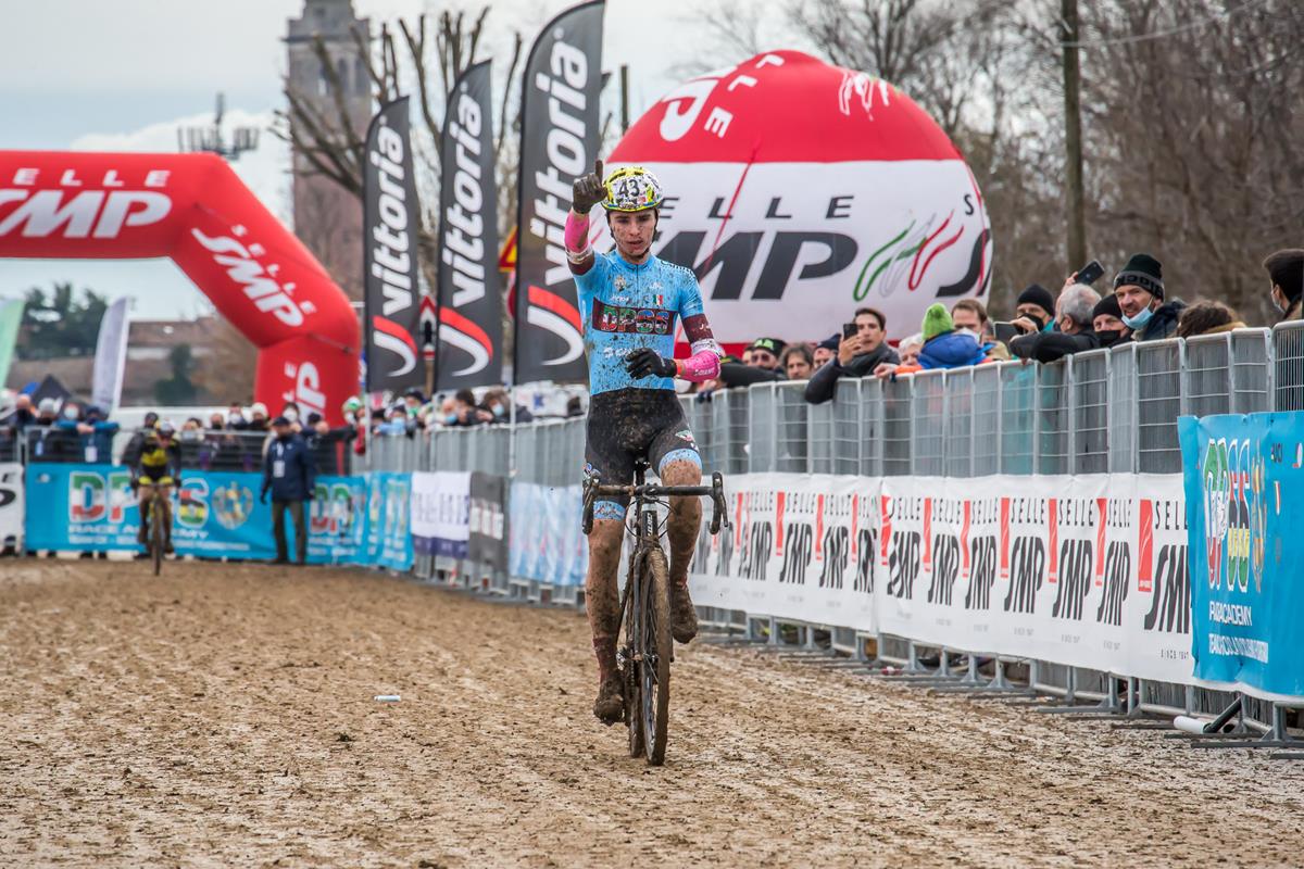 Davide Toneatti vince il Campionato Italiano Ciclocross Under 23 2022 a Variano (foto Alessandro Billiani)