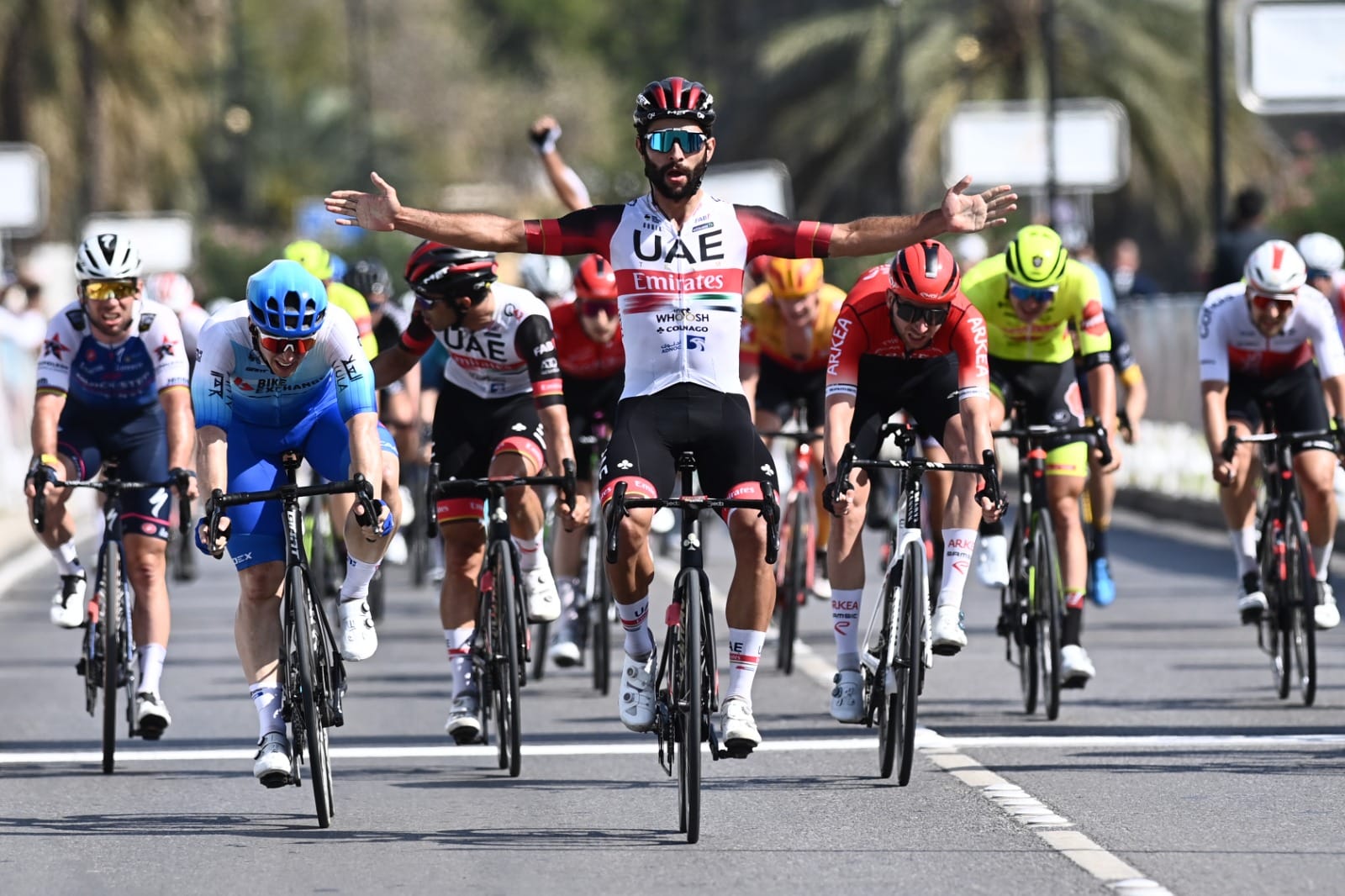 Fernando Gaviria vince la sesta tappa del Tour of Oman 2022 (foto A.S.O./Associazione ciclistica Oman/Alex Broadway)
