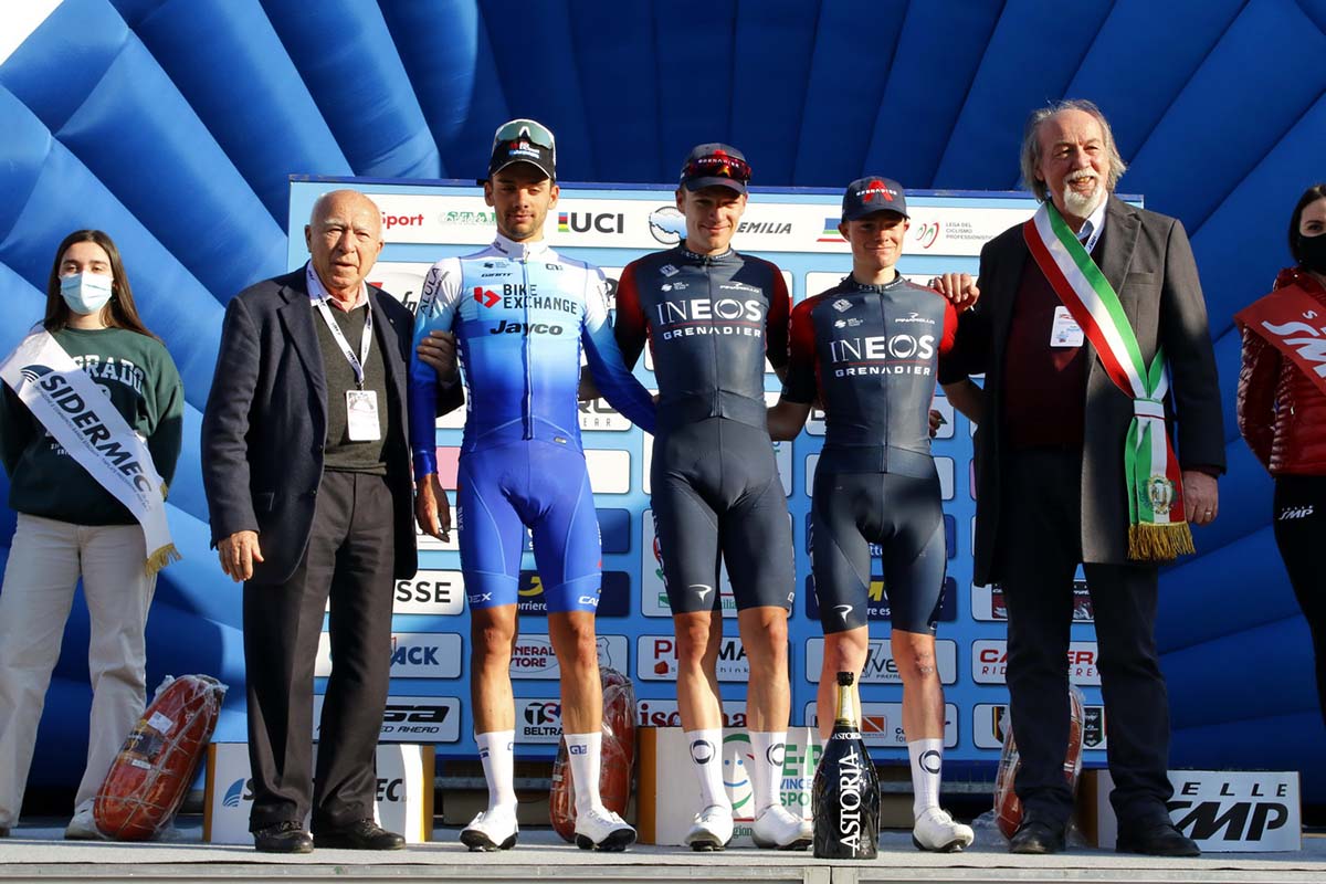 Il podio della seconda tappa della Settimana Coppi e Bartali 2022 (foto Photobicicailotto)