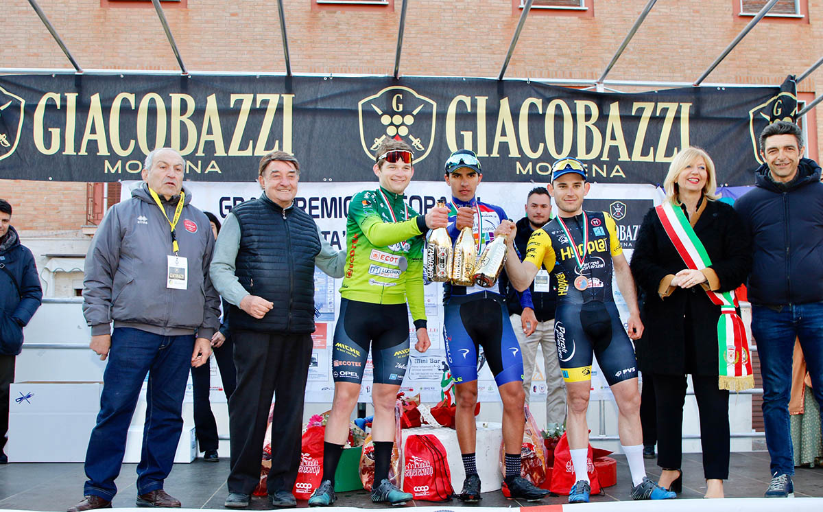 Il podio finale del Gran Premio Città di Nonantola 2022 (foto Photobicicailotto)