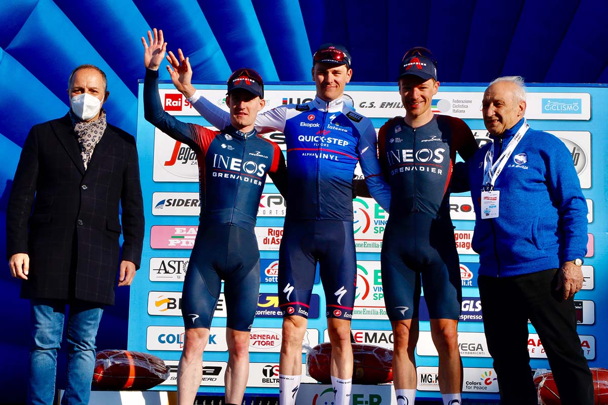 Il podio della prima tappa della Settimana Coppi e Bartali (foto Photobicicailotto)