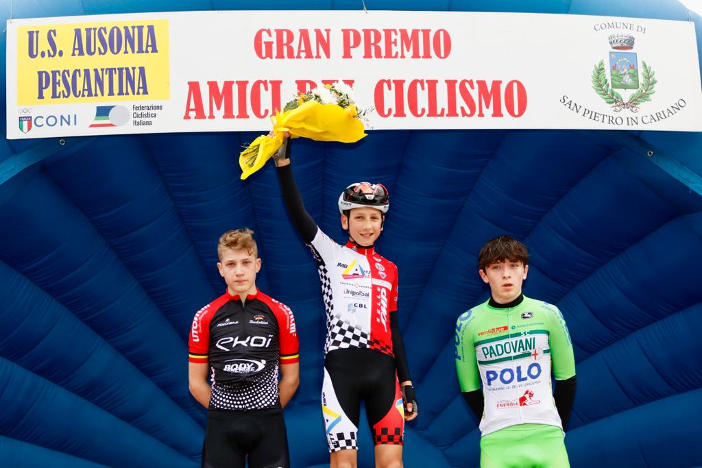 Il podio della gara Esordienti 1° anno di San Pietro in Cariano (foto Photobicicailotto)