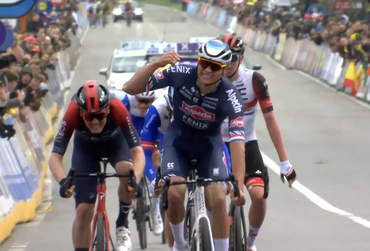 Mathieu Van der Poel vince il Giro delle Fiandre 2022