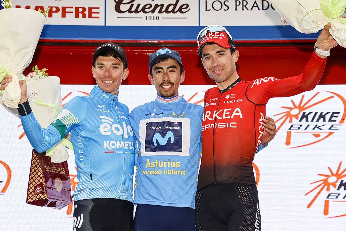 Il podio finale della Vuelta Asturias 2022 vinta da Ivan Sosa (foto SprintCyclingAgency)