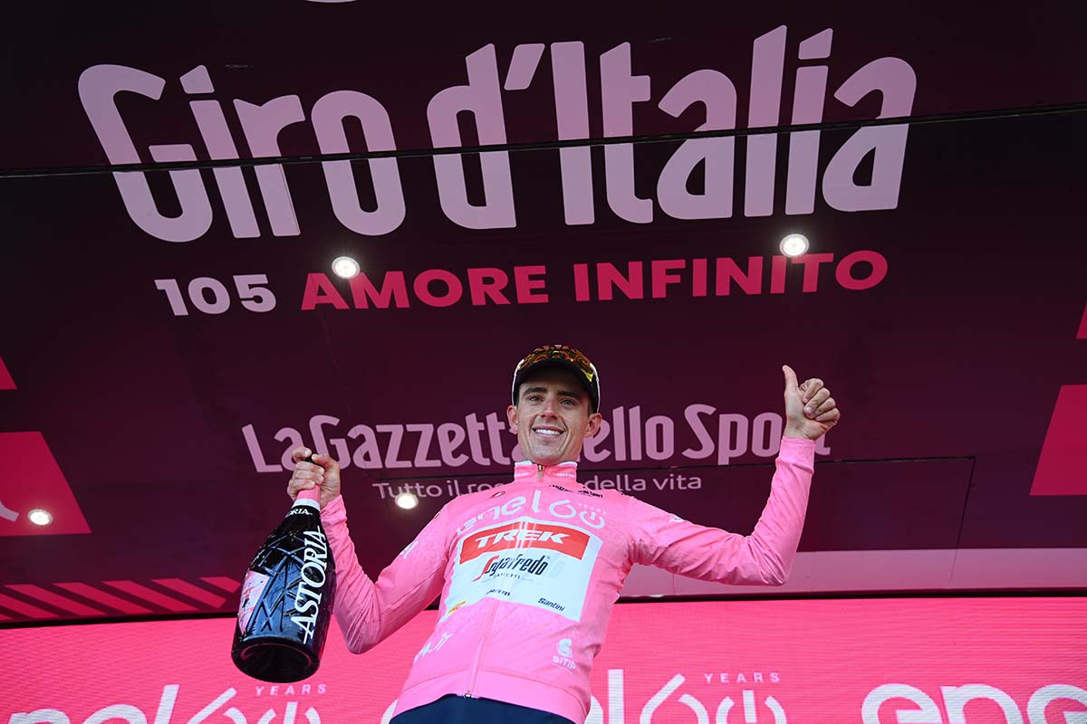 Juan Pedro Lopez è la nuova maglia rosa del Giro d'Italia 2022 (foto La Presse)