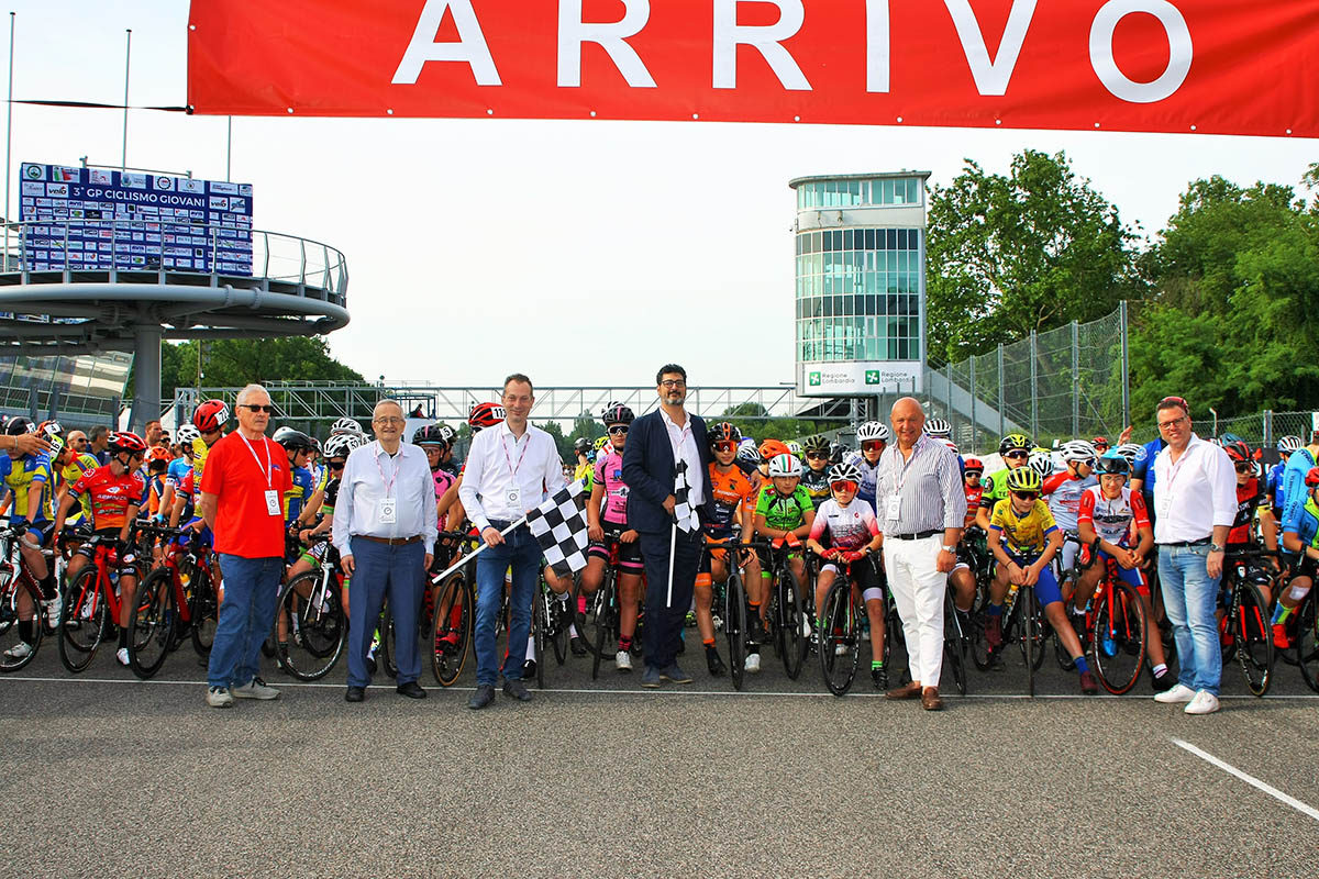 La partenza della gara Esordienti 1° anno all'Autodromo di Monza (foto Berry)