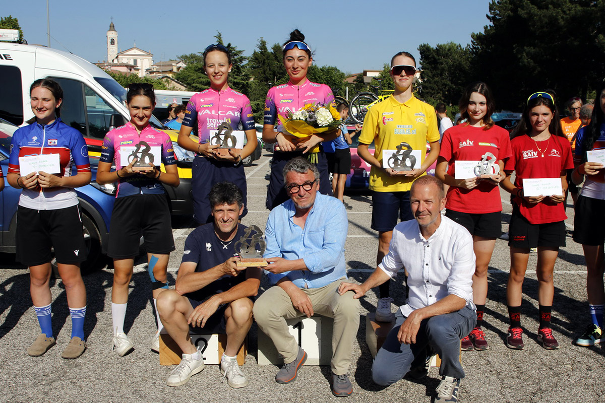 PODIO DONNE ALLIEVE CON AUTORITA - Credits Photobicicailotto