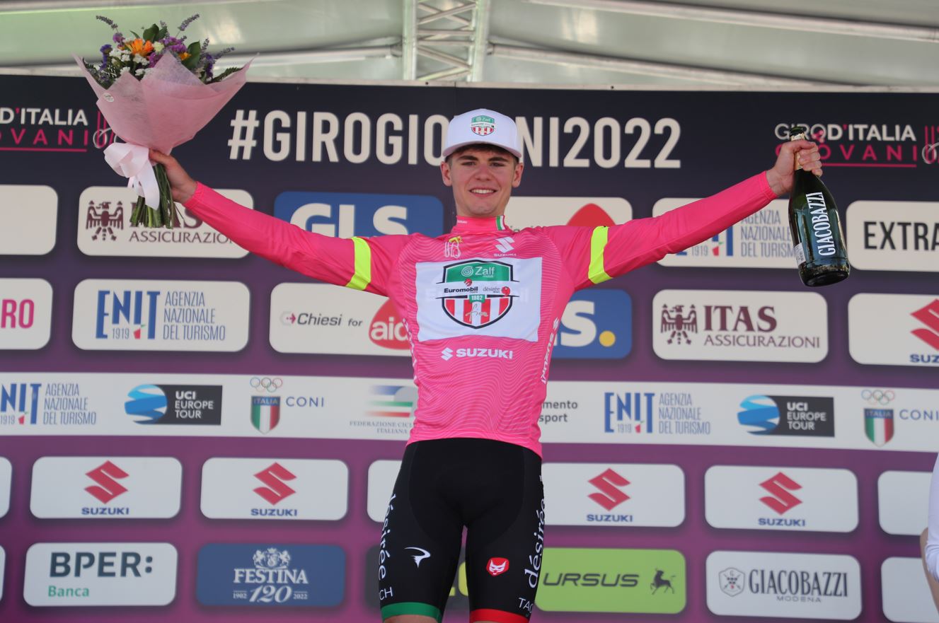 Alberto Bruttomesso vince la prima tappa ed e prima maglia rosa del Giro d'Italia U23 2022 (foto IsolaPress)