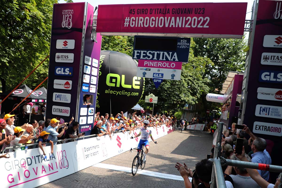 Romain Gregoire vince l'ultima tappa del Giro d'Italia Giovani Under 23 2022 (foto Isolapress)