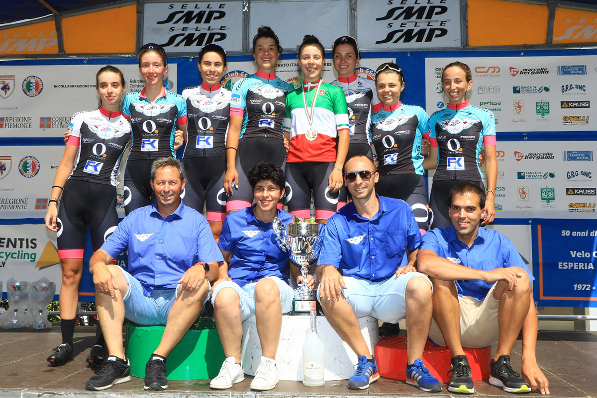 Team Di Federico - Ciclismo insieme in festa sul podio - ph. Fabiano Ghilardi