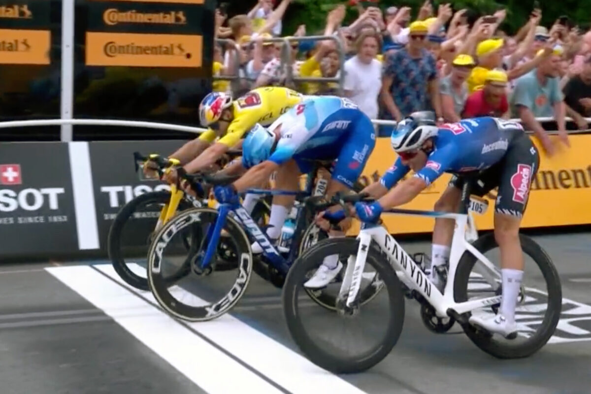 Dylan Groenewegen vince lo sprint al Tour