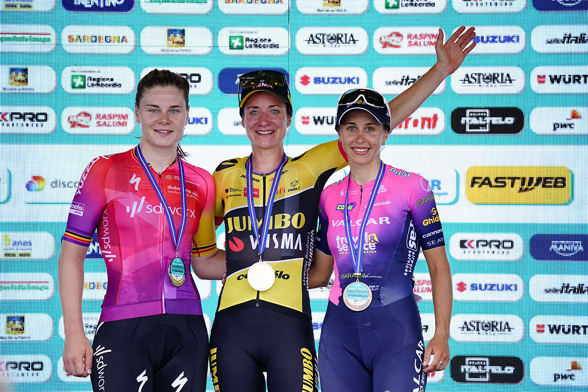 Silvia Persico sul Podio del Giro Donne a Bergamo - sprintcyclingagency