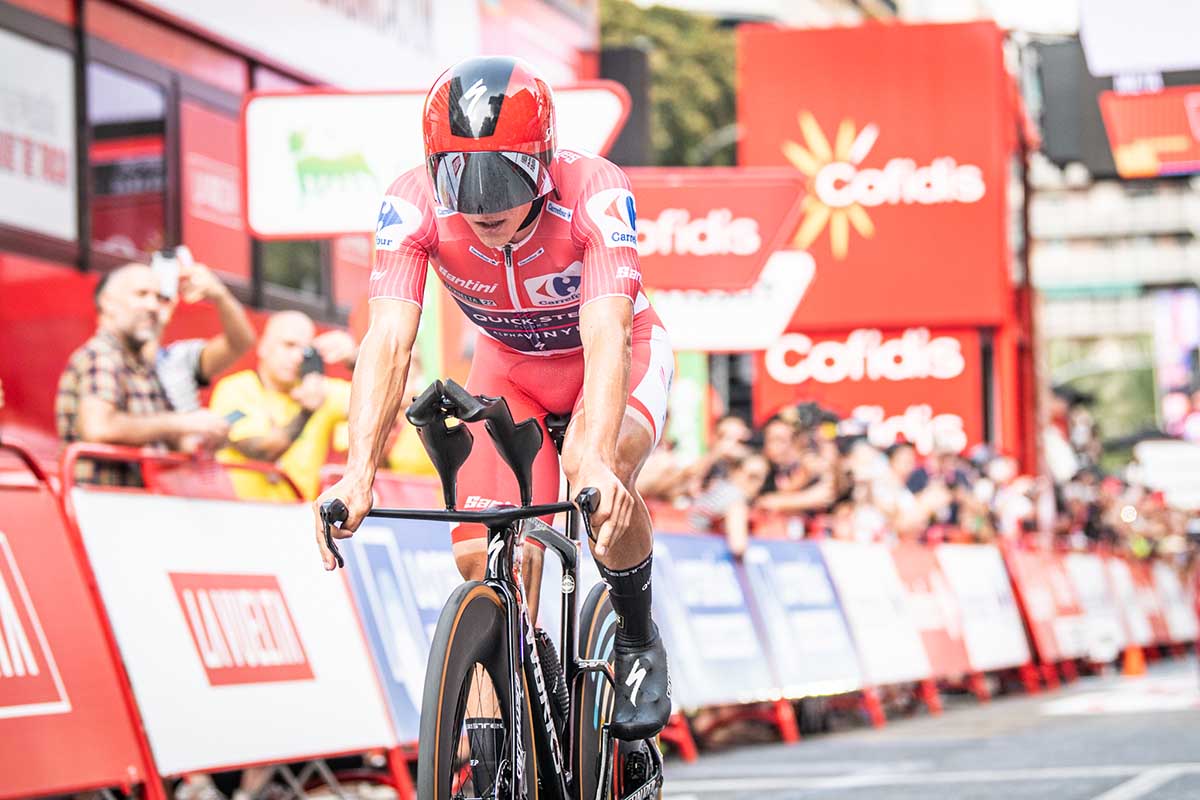 Remco Evenepoel vince la decima tappa a cronometro de La Vuelta 22 (foto Unipublic / Charly Lopez)