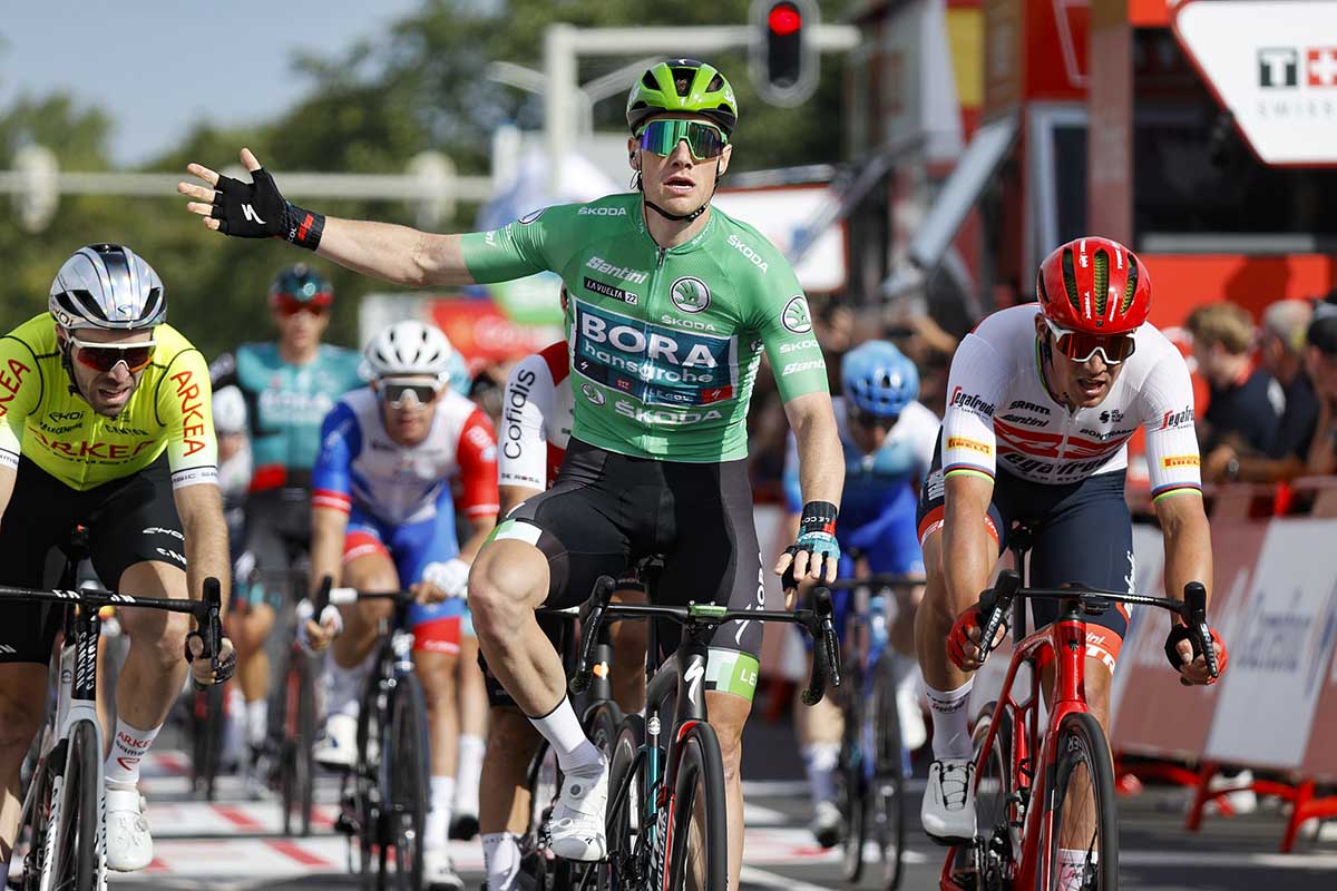 Sam Bennet vince la terza tappa della Vuelta a Espana 2022 (foto Sprint Cycling Agency)