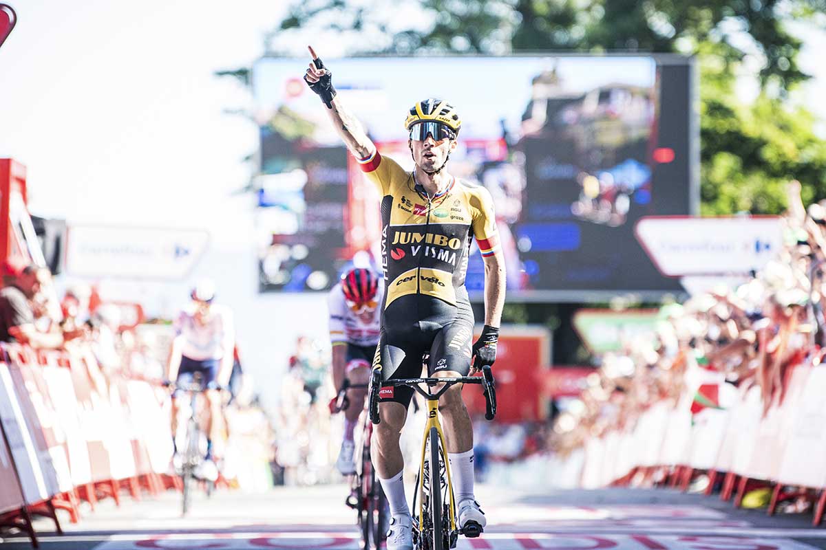 Primoz Roglic vince la quarta tappa di La Vuelta (foto Unipublic / Charly Lopez)