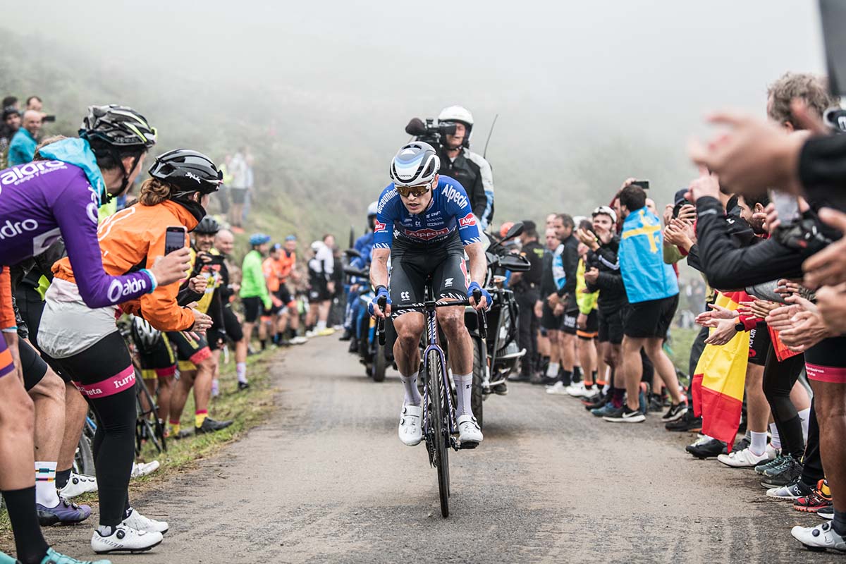 Jay Vine vince l'ottava tappa di La Vuelta 22 (foto Unipublic - Charly Lopez)