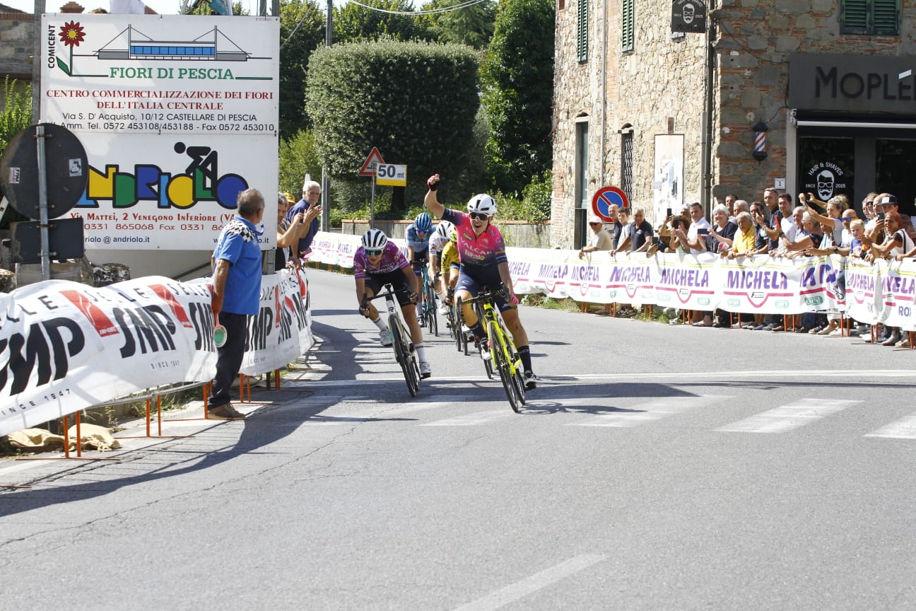 Karolina Kumiega vince la seconda tappa del Giro della Toscana Femminile