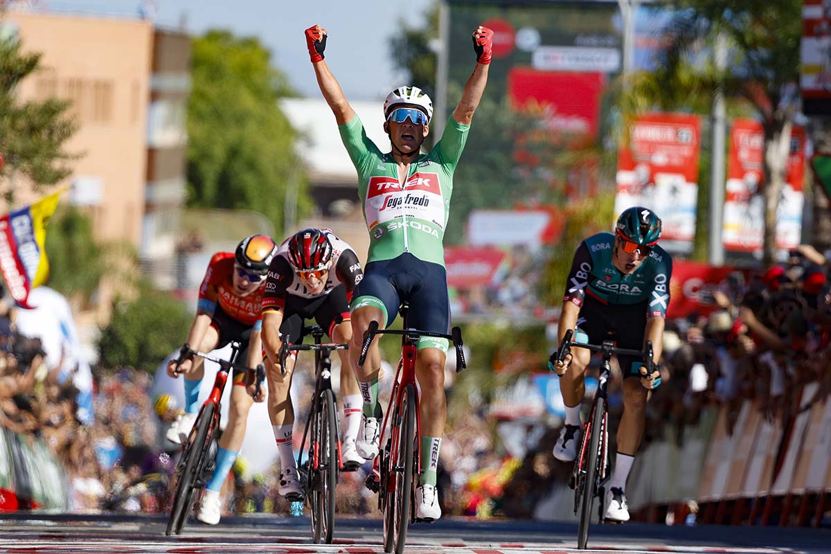 Mads Pedersen vince la tappa 16 della Vuelta (foto Unipiublic/Sprint Cycling Agency)