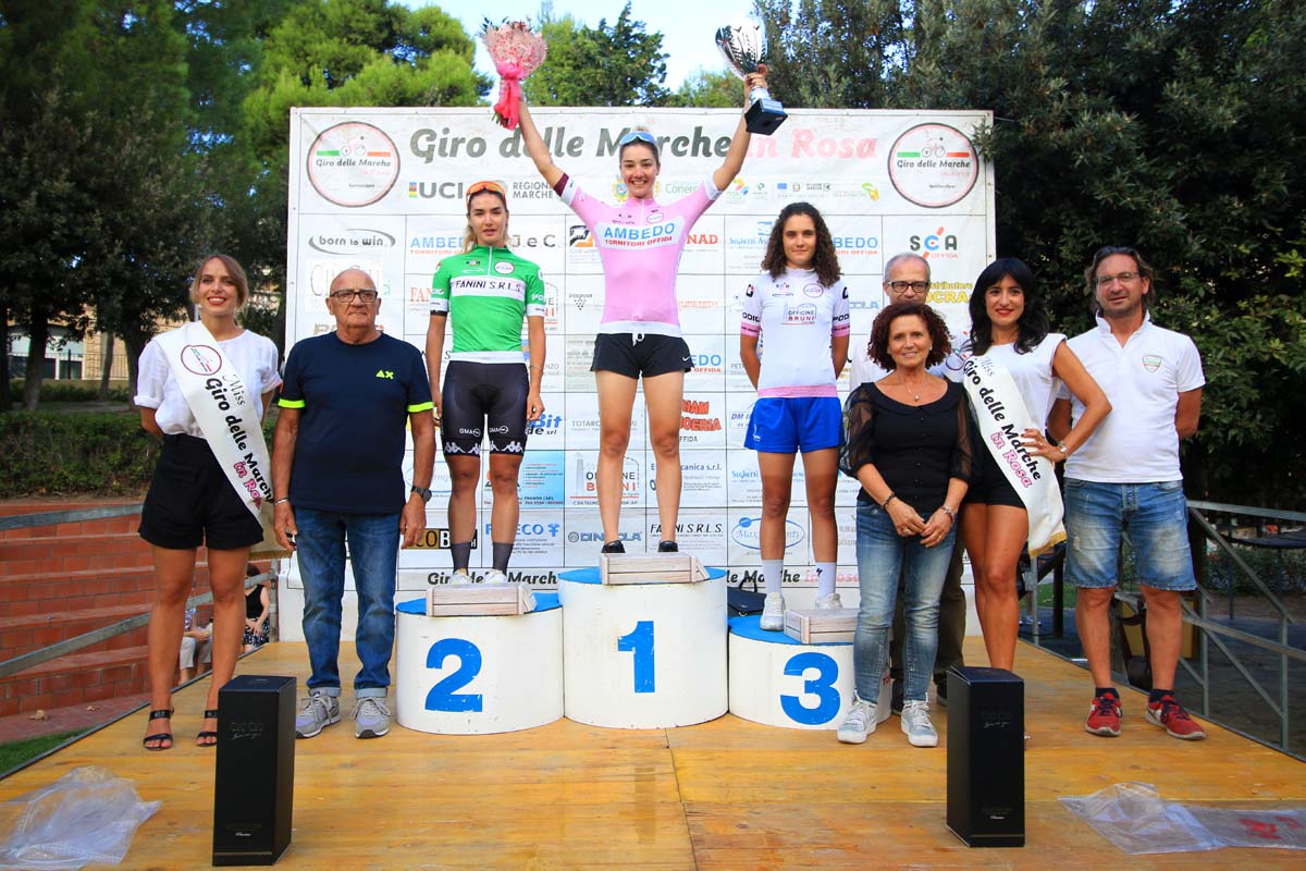 Il podio finale del Giro delle Marche in Rosa vinto da Martina Fidanza (foto F. Ossola)