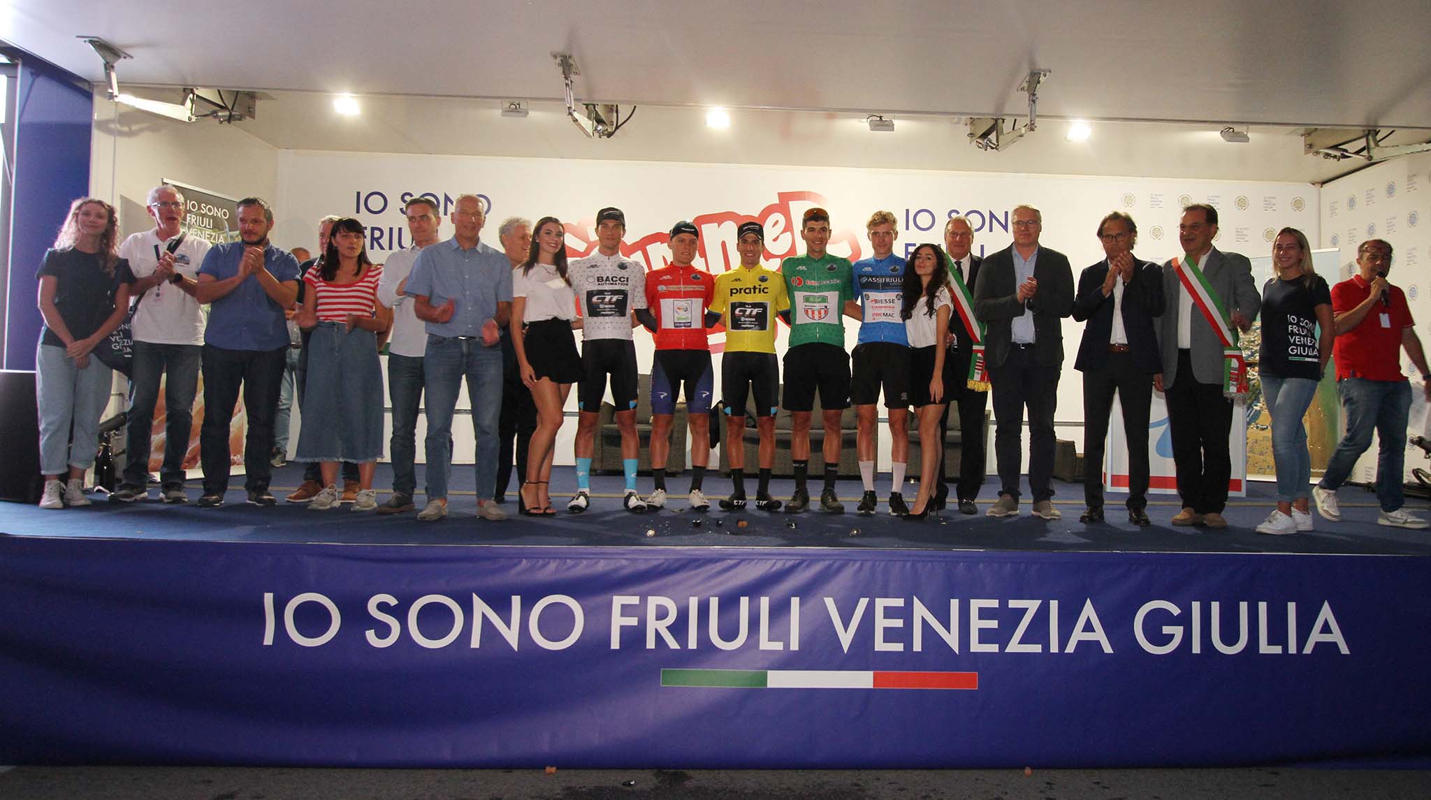 Tutte le maglie dopo la prima tappa del Giro del Friuli (foto Bolgan)
