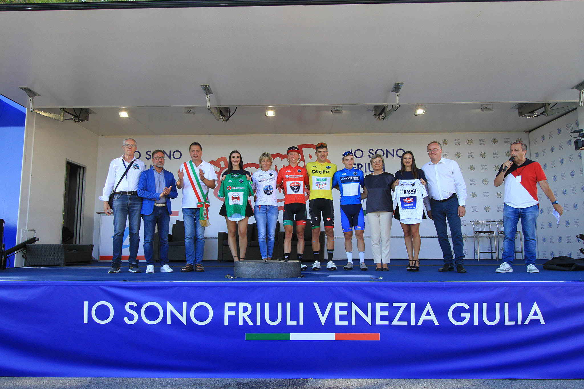 Tutte le maglie dopo la seconda tappa del Giro del Friuli (foto Bolgan)