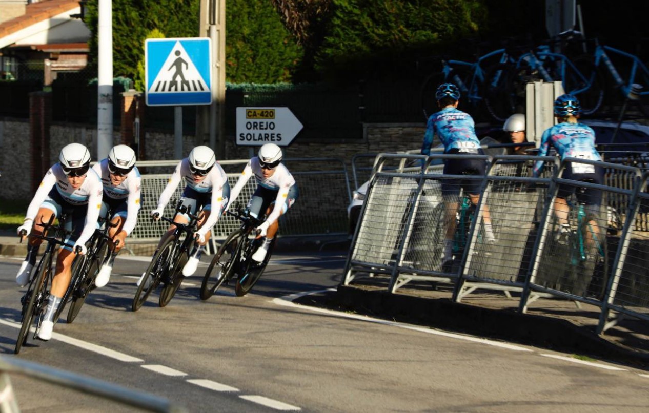 La Trek-Segafredo vince la cronosquadre di apertura della Challenge by La Vuelta 2022 (foto @linoescuris)