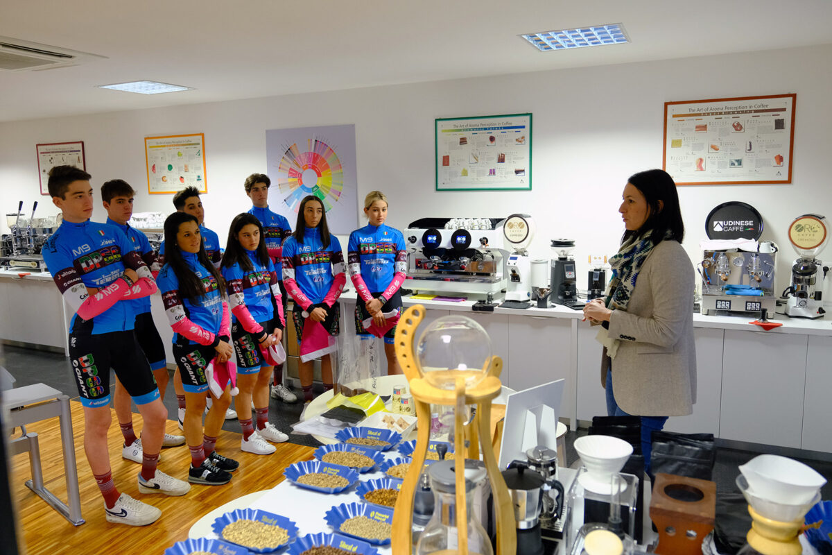 Alcuni degli atleti della DP66 Giant SMP visitano l'azienda ORO Caffè - credit Lisa Paletti