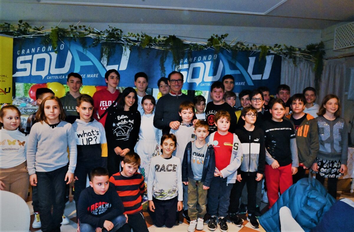 Davide Cassani con i Giovanissimi del Velo Club Cattolica