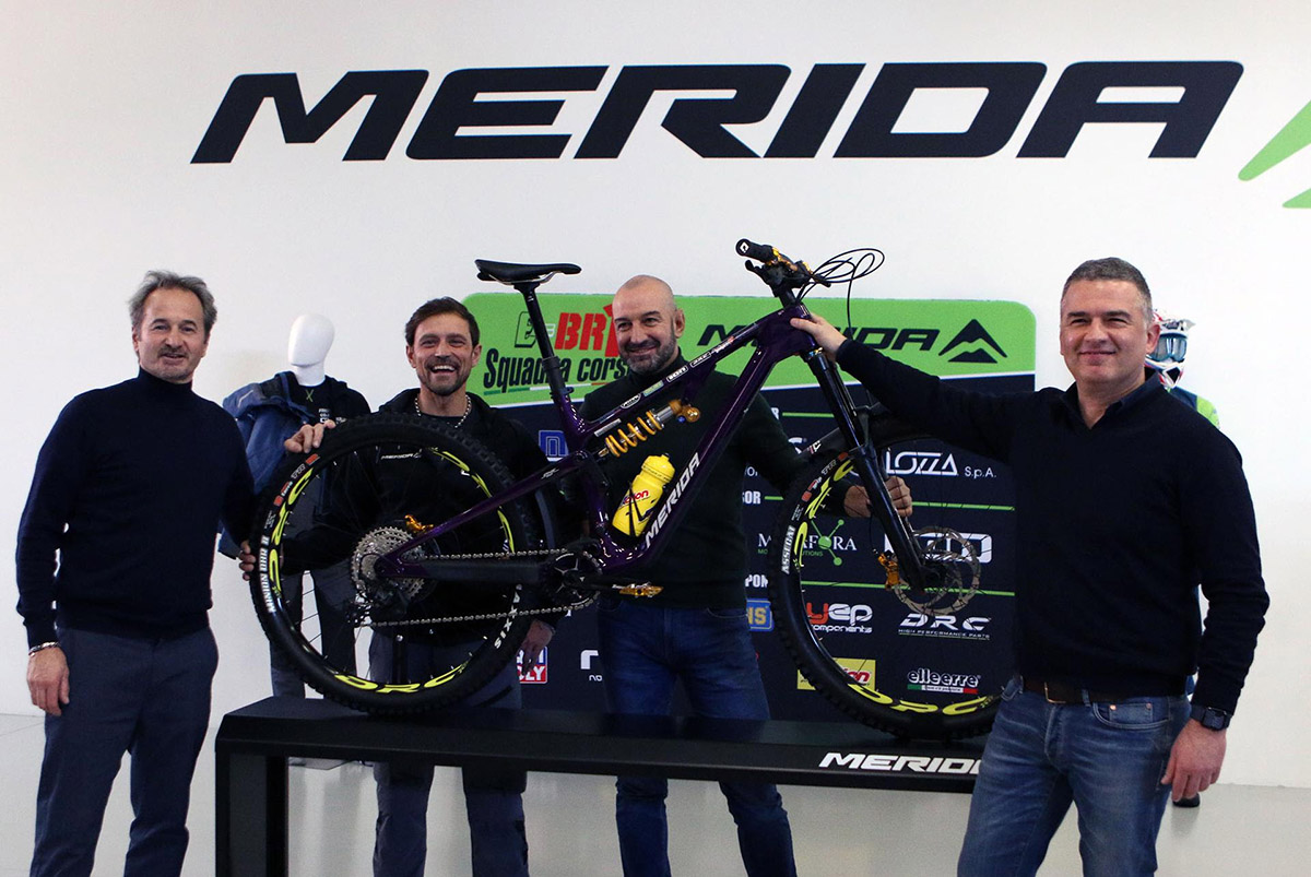 Ecco svelata la bici Merida che il team E=BR1 utilizzerà nel corso della stagione Enduro 2023 - credit COmetaPress