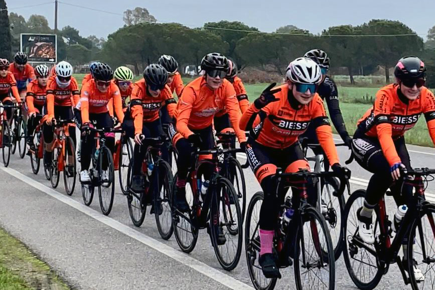 Le allieve e le esordienti della Biesse Carrera in allenamento a Riotorto