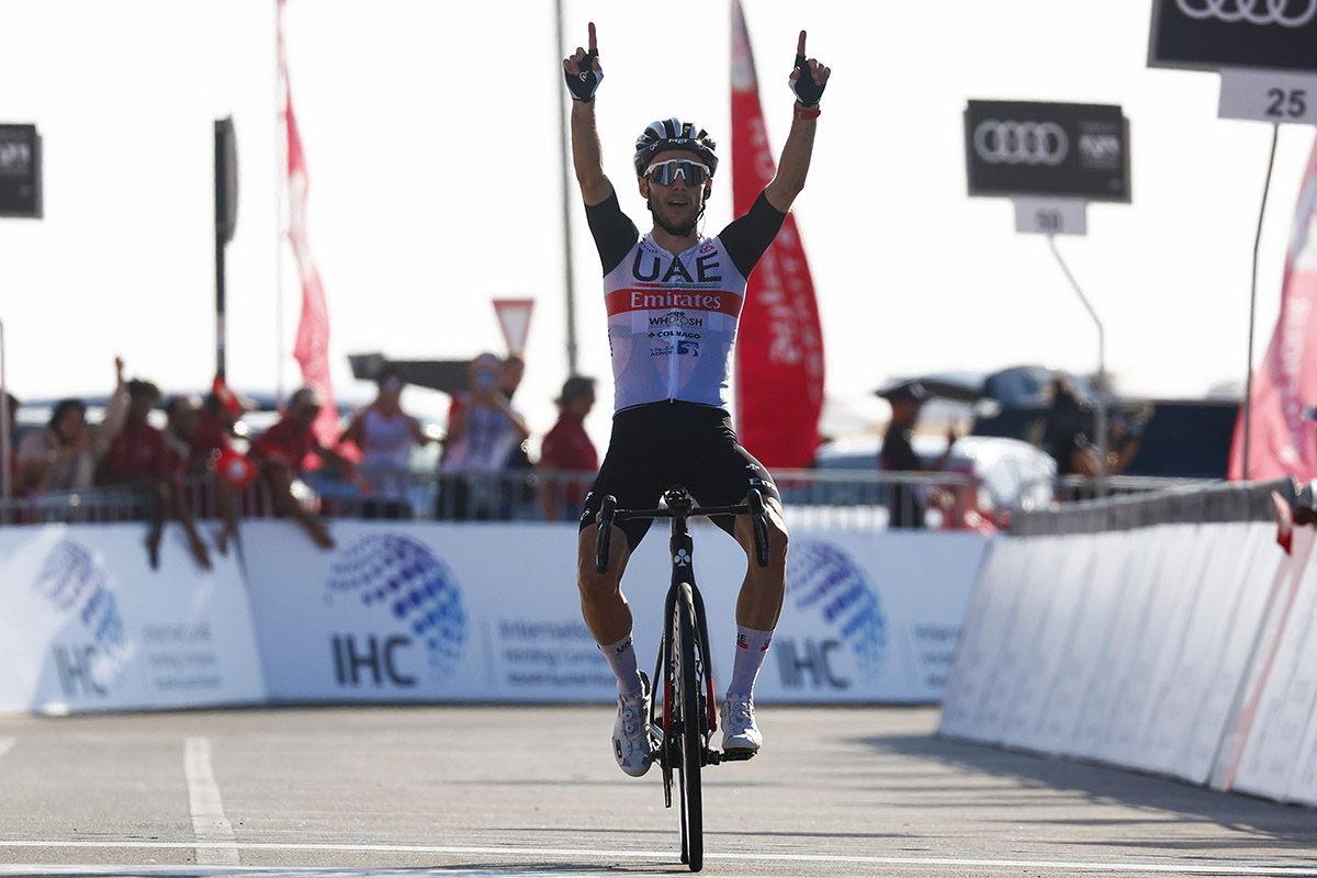 Adam Yates vince l'ultima tappa dell'UAE Tour 2023 - Sprint Cycling Agency
