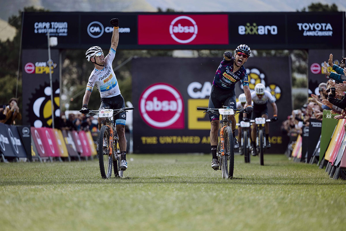 Fabian Rabensteiner e Wout Alleman vincono la prima tappa della Cape Epic 2023 - credit schorschal