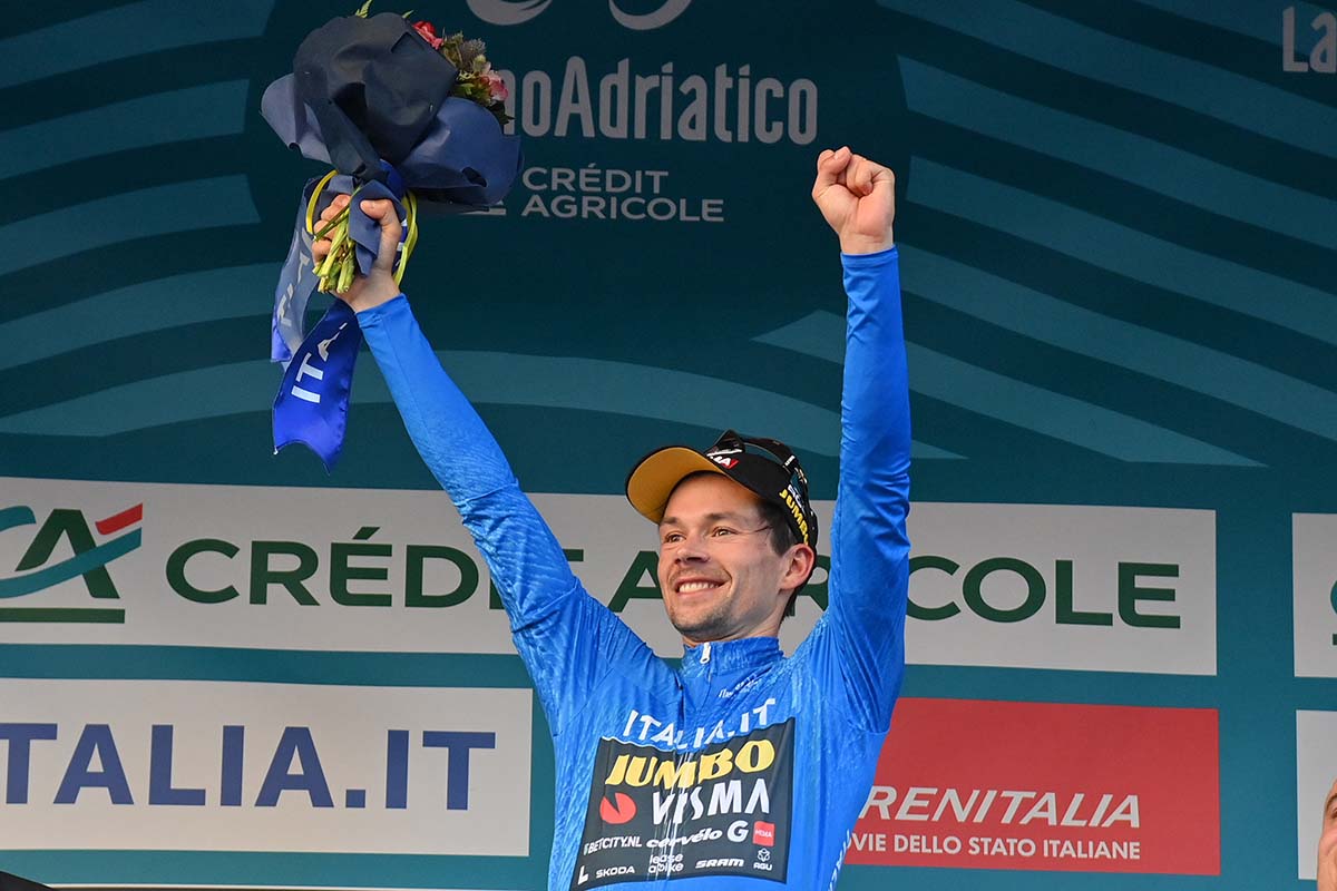 Primoz Roglic vince la sesta tappa della Tirreno-Adriatico a Osimo (foto LaPresse)