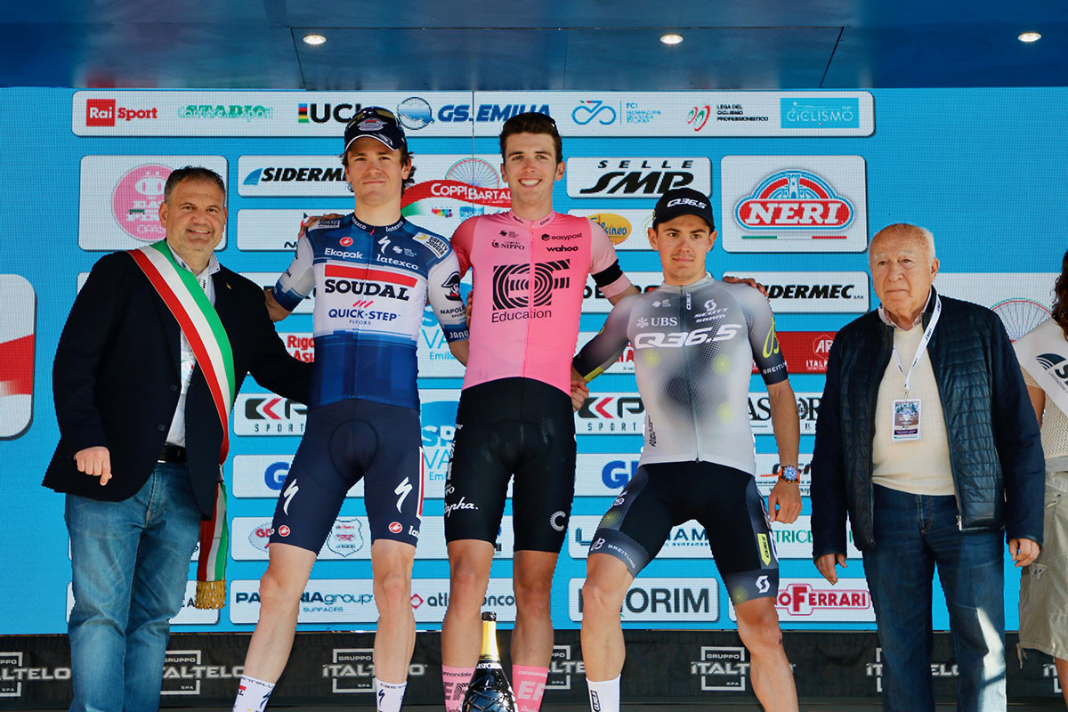 Il podio della 2° tappa della Settimana Internazionale Coppi & Bartali - Credit Photobicicailotto