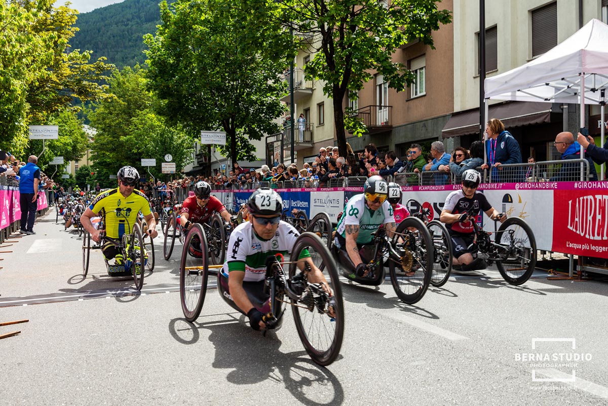 Un momento della tappa di Tirano del Giro d'Italia Handbike - credit Bernastudio