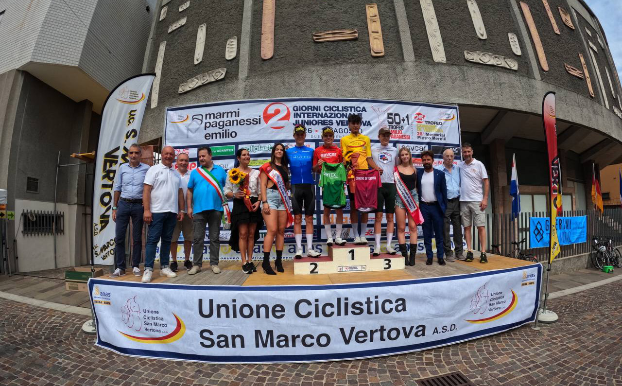 Tutte le maglie dopo il Trofeo Comune di Vertova prima prova della 2 Giorni di Vertova