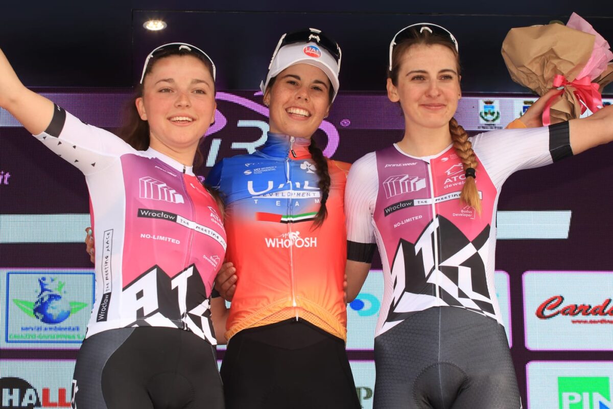 Il podio della tappa conclusiva del Giro del Mediterraneo in Rosa - credit Flaviano Ossola