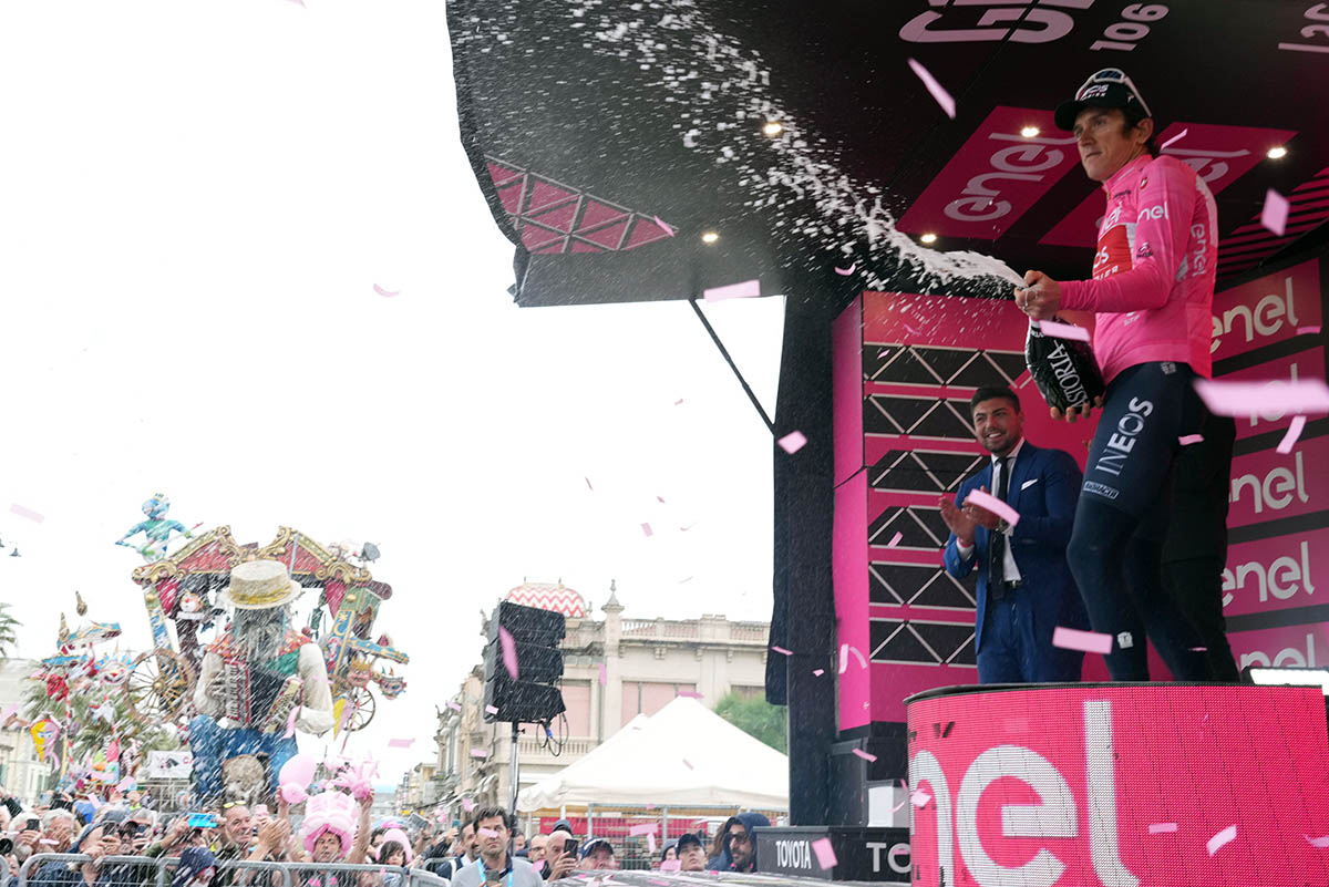 Geraint Thomas, nuova maglia rosa del Giro 2023 - credit LaPresse