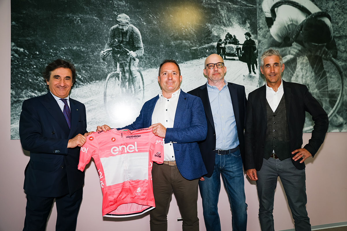 Giro d'Italia e Castelli insieme fino al 2026 - credit LaPresse