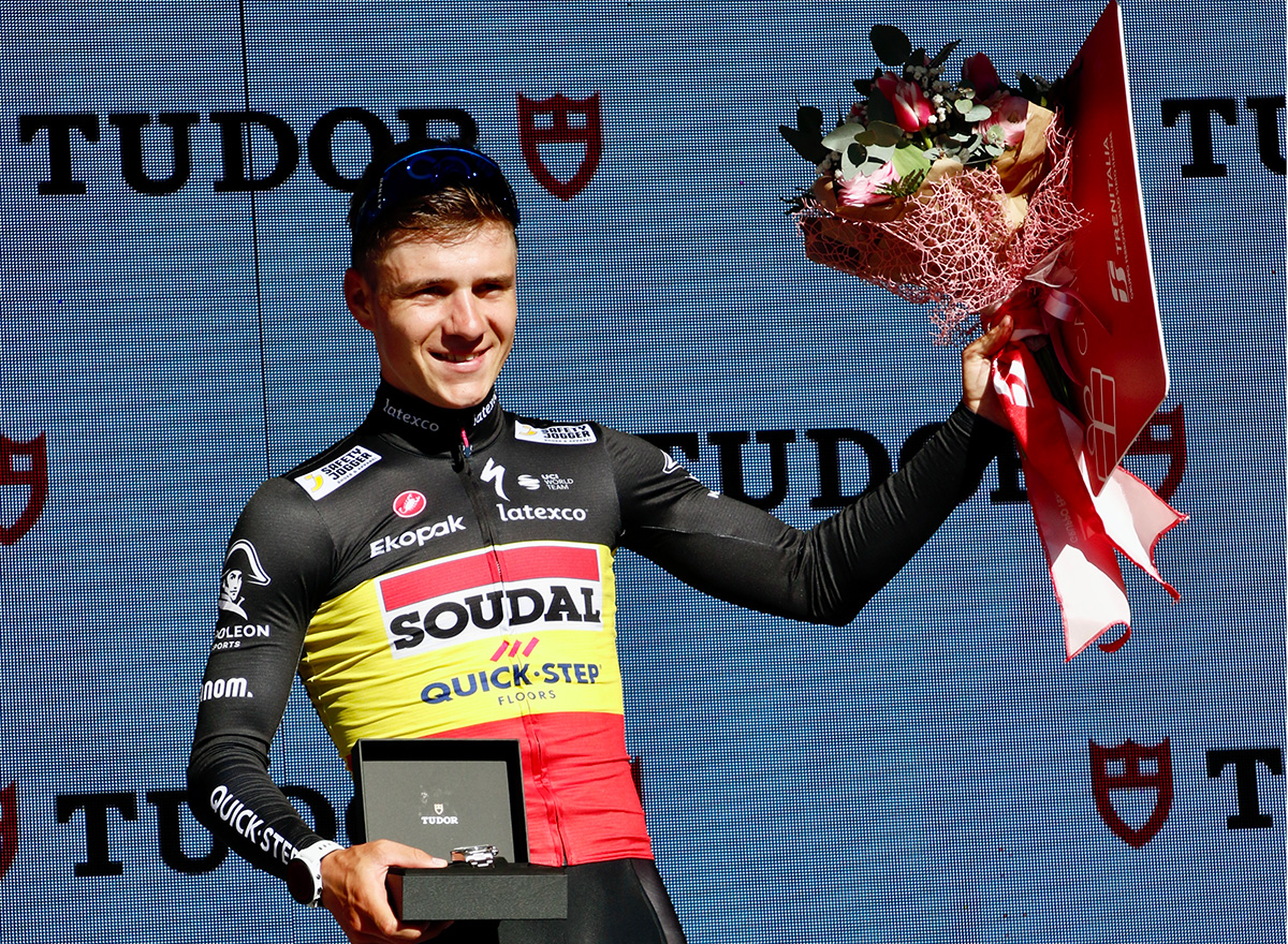 Remco Evenepoel sul podio - credit Photobicicailotto