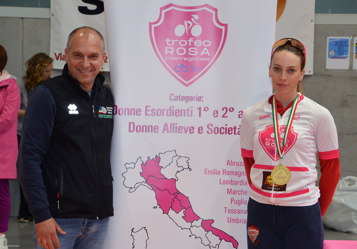 Sofia Delle Fontane (Vangi Ladies Cyling Team), al comando del Trofeo Rosa