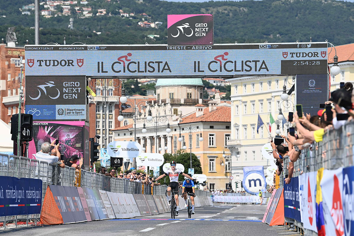 Anders Foldager vince l'ultima tappa a Trieste del Giro Next Gen 2023 (foto LaPresse)