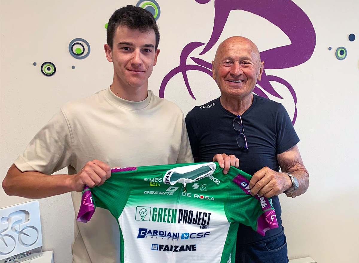 Mattia Pinazzi firma con il Green Project Bardiani-CSF Faizanè